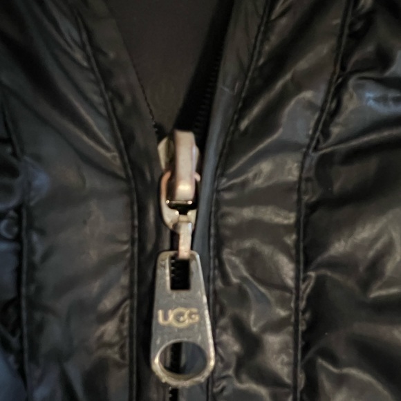 Ugg Australia woman’s down puffer jacket. Size Small - Picture 5 of 6